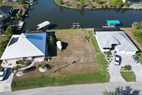 Terreno en venta en Port Charlotte, Florida № 2103985 - foto 1