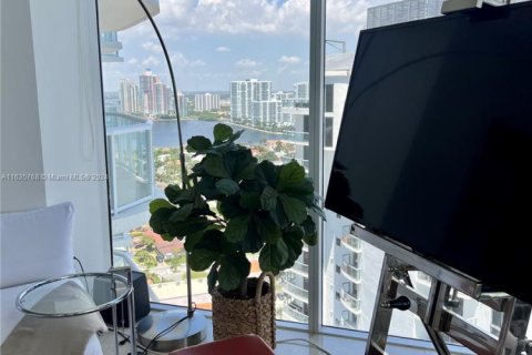 Condo in Sunny Isles Beach, Florida, 3 bedrooms  № 2016147 - photo 9