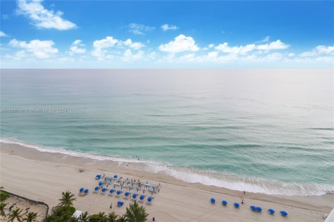 Condo in Sunny Isles Beach, Florida, 3 bedrooms  № 2016147 - photo 28