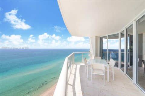Condo in Sunny Isles Beach, Florida, 3 bedrooms  № 2016147 - photo 11