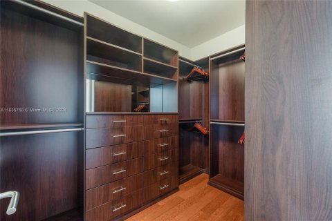 Condo in Sunny Isles Beach, Florida, 3 bedrooms  № 2016147 - photo 19