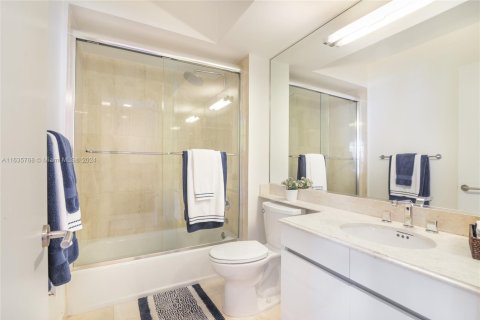 Condo in Sunny Isles Beach, Florida, 3 bedrooms  № 2016147 - photo 22