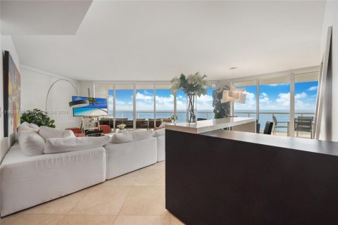 Condo in Sunny Isles Beach, Florida, 3 bedrooms  № 2016147 - photo 6