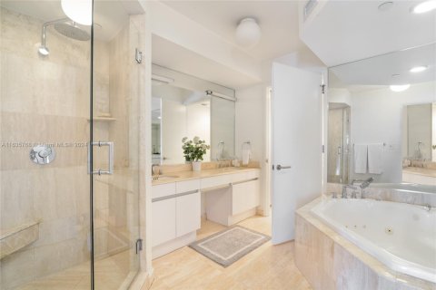 Condo in Sunny Isles Beach, Florida, 3 bedrooms  № 2016147 - photo 18