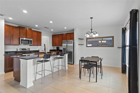 House in Davenport, Florida 4 bedrooms, 196.95 sq.m. № 1828113 - photo 8