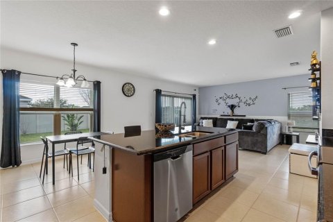 House in Davenport, Florida 4 bedrooms, 196.95 sq.m. № 1828113 - photo 11