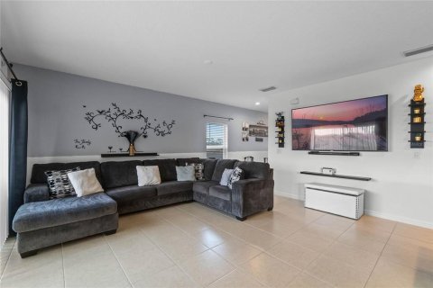 House in Davenport, Florida 4 bedrooms, 196.95 sq.m. № 1828113 - photo 4