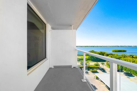 Купить кондоминиум в Палм-Бич, Флорида 4 комнаты, 93.65м2, № 2188581 - фото 2
