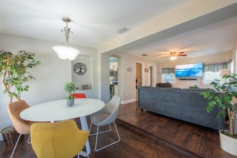 Casa en venta en Gulfport, Florida, 3 dormitorios, 95.6 m2 № 1758184 - foto 8