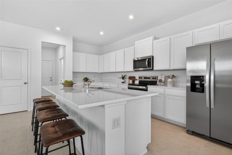 Villa ou maison à vendre à Orlando, Floride: 3 chambres, 215.53 m2 № 2323187 - photo 4
