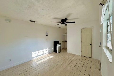 House in Orlando, Florida 1 bedroom, 174.66 sq.m. № 2275618 - photo 3