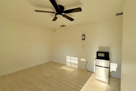 House in Orlando, Florida 1 bedroom, 174.66 sq.m. № 2275618 - photo 4