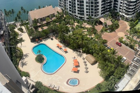 Condominio en alquiler en Miami, Florida, 2 dormitorios, 94.76 m2 № 1875509 - foto 1