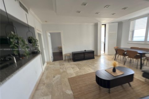 Condominio en alquiler en Miami, Florida, 2 dormitorios, 94.76 m2 № 1875509 - foto 21