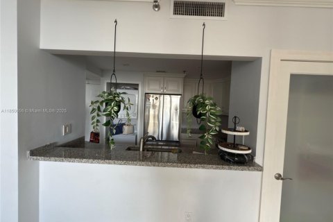 Condominio en alquiler en Miami, Florida, 2 dormitorios, 94.76 m2 № 1875509 - foto 6