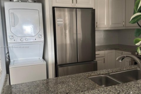 Condominio en alquiler en Miami, Florida, 2 dormitorios, 94.76 m2 № 1875509 - foto 7