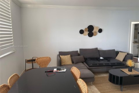Condominio en alquiler en Miami, Florida, 2 dormitorios, 94.76 m2 № 1875509 - foto 11