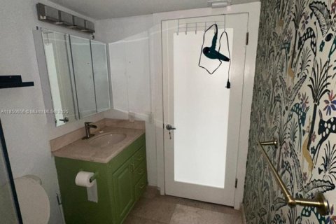 Condominio en alquiler en Miami, Florida, 2 dormitorios, 94.76 m2 № 1875509 - foto 16