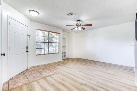 Touwnhouse à vendre à Casselberry, Floride: 3 chambres, 130.62 m2 № 2155671 - photo 5