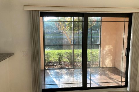 Townhouse in Palm Beach Gardens, Florida 3 bedrooms, 148.64 sq.m. № 2169724 - photo 8