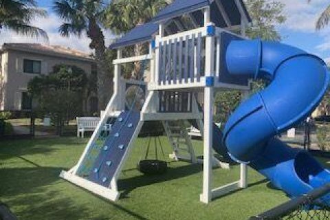 Townhouse in Palm Beach Gardens, Florida 3 bedrooms, 148.64 sq.m. № 2169724 - photo 5