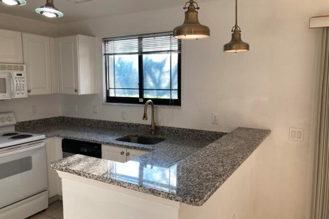 Townhouse in Palm Beach Gardens, Florida 3 bedrooms, 148.64 sq.m. № 2169724 - photo 11