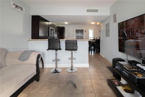 Купить кондоминиум в Майами, Флорида 2 спальни, 72.65м2, № 1896297 - фото 11