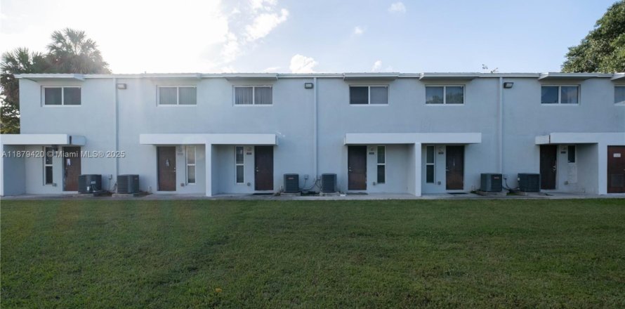 Кондоминиум с 2 спальнями в Майами, Флорида № 1896297