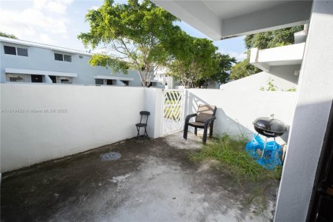 Купить кондоминиум в Майами, Флорида 2 спальни, 72.65м2, № 1896297 - фото 3