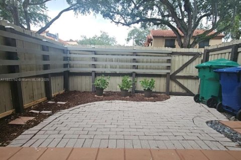 Townhouse in Miami, Florida 2 bedrooms, 107.02 sq.m. № 1689345 - photo 10