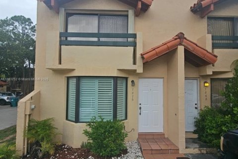 Townhouse in Miami, Florida 2 bedrooms, 107.02 sq.m. № 1689345 - photo 1