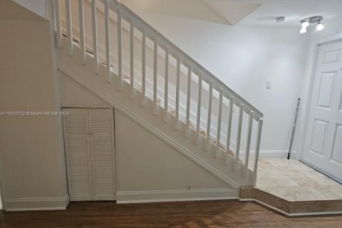 Townhouse in Miami, Florida 2 bedrooms, 107.02 sq.m. № 1689345 - photo 14