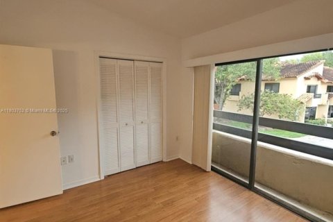 Townhouse in Miami, Florida 2 bedrooms, 107.02 sq.m. № 1689345 - photo 17