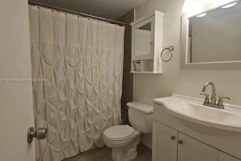 Townhouse in Miami, Florida 2 bedrooms, 107.02 sq.m. № 1689345 - photo 20