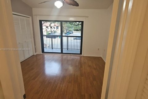 Townhouse in Miami, Florida 2 bedrooms, 107.02 sq.m. № 1689345 - photo 21