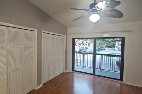 Townhouse in Miami, Florida 2 bedrooms, 107.02 sq.m. № 1689345 - photo 22