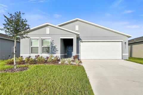 House in Haines City, Florida 3 bedrooms, 137.22 sq.m. № 1872874 - photo 1