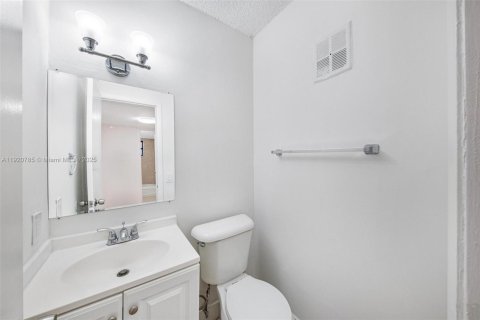 Immobilier commercial à vendre à Hialeah, Floride: 381.27 m2 № 1976349 - photo 27