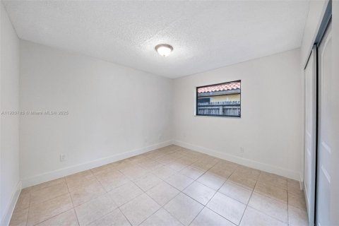 Immobilier commercial à vendre à Hialeah, Floride: 381.27 m2 № 1976349 - photo 25