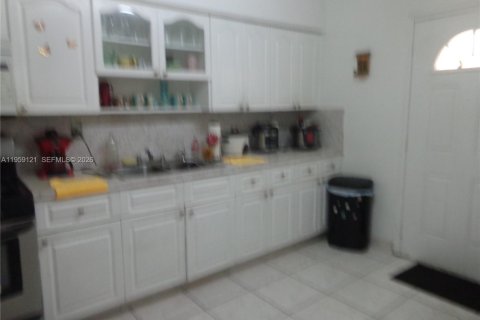 Купить виллу или дом в Майами-Гарденс, Флорида 3 спальни, 165.92м2, № 2017864 - фото 3