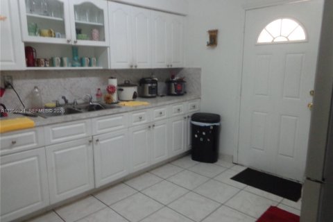 Купить виллу или дом в Майами-Гарденс, Флорида 3 спальни, 165.92м2, № 2017864 - фото 4