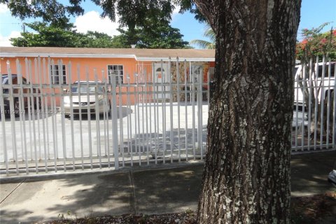 Casa en Miami Gardens, Florida 3 dormitorios, 165.92 m2 № 2017864