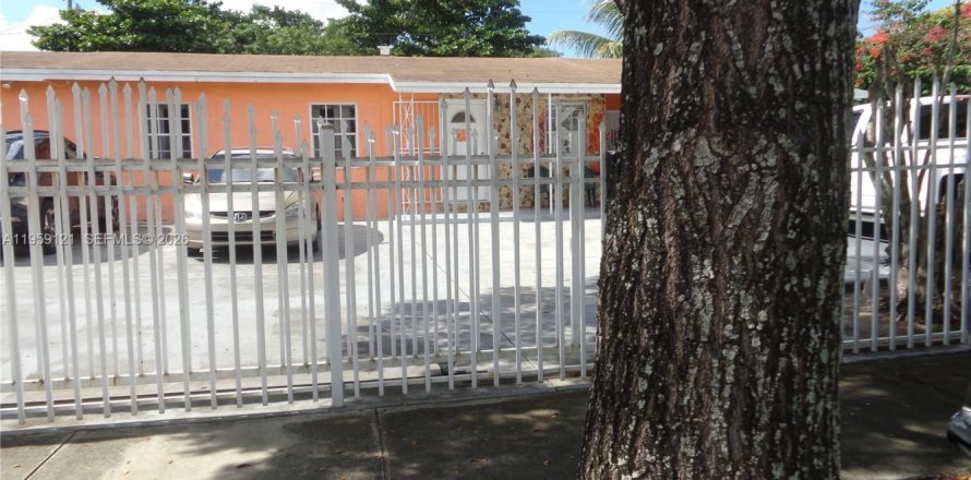 Дом в Майами-Гарденс, Флорида 3 спальни, 165.92м2 № 2017864