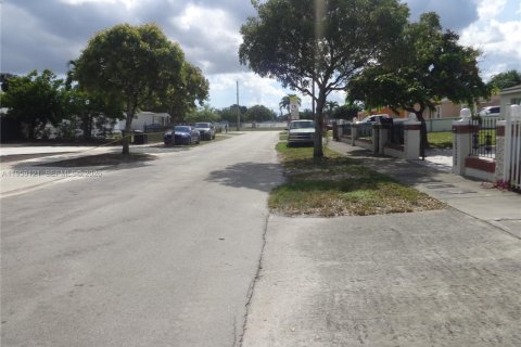 Купить виллу или дом в Майами-Гарденс, Флорида 3 спальни, 165.92м2, № 2017864 - фото 12