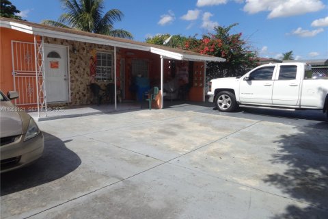 Купить виллу или дом в Майами-Гарденс, Флорида 3 спальни, 165.92м2, № 2017864 - фото 2