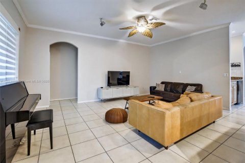 House in Weston, Florida 4 bedrooms, 201.78 sq.m. № 2065565 - photo 10