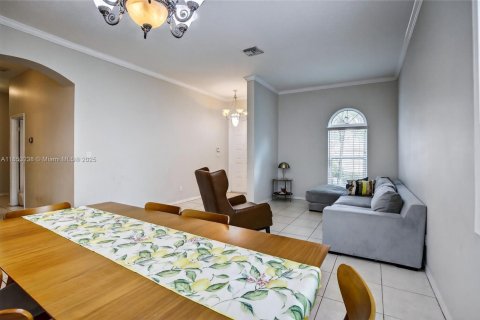 House in Weston, Florida 4 bedrooms, 201.78 sq.m. № 2065565 - photo 7