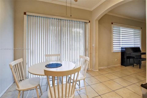 House in Weston, Florida 4 bedrooms, 201.78 sq.m. № 2065565 - photo 16