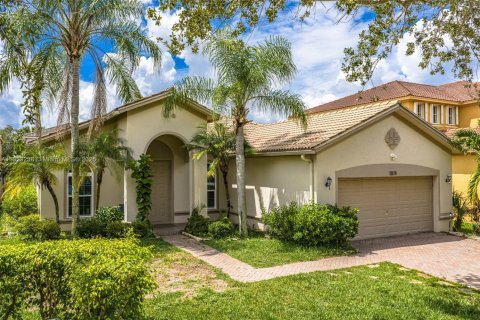 House in Weston, Florida 4 bedrooms, 201.78 sq.m. № 2065565
