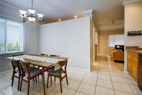 House in Weston, Florida 4 bedrooms, 201.78 sq.m. № 2065565 - photo 6